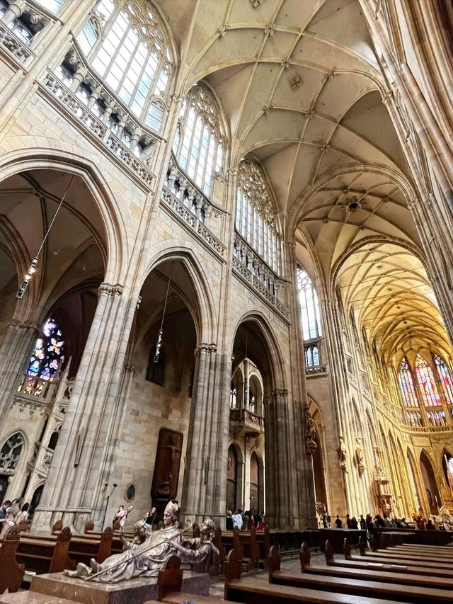 Prague Castle – A Timeless Crown Above the City of Spires