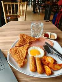 Morning Feels Like Home at This Cozy Café