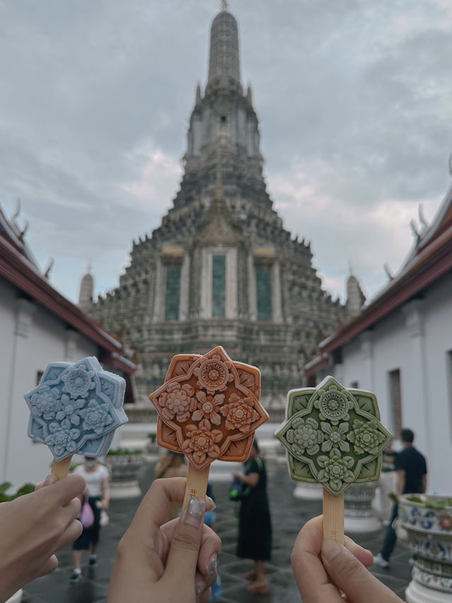 Rainy day at Wat Arun hits different ☔️✨