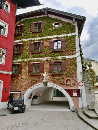 Storybook Facades and Lakeside Elegance – A Summer Stroll in St. Wolfga