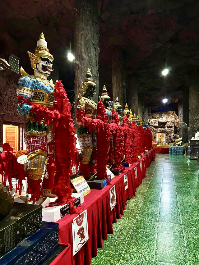 迫力満点！マニウォン寺院の巨大ヤック像に会いに行こう。