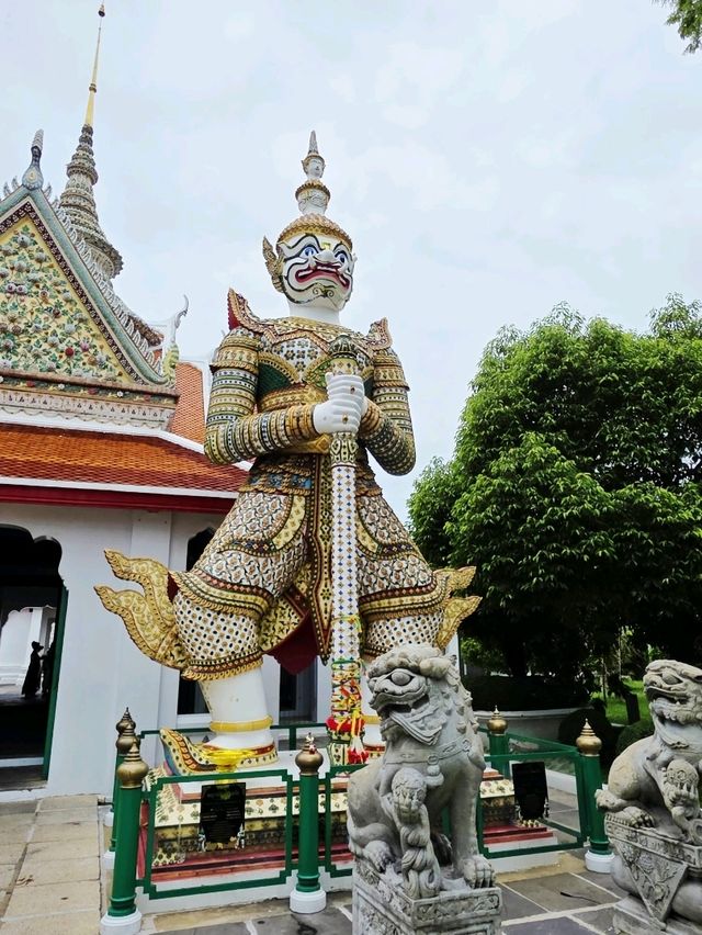 Wat Arun – The Temple of Dawn That Shines All Day