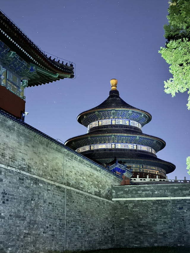 Night stroll at the park of Temple of Heaven
