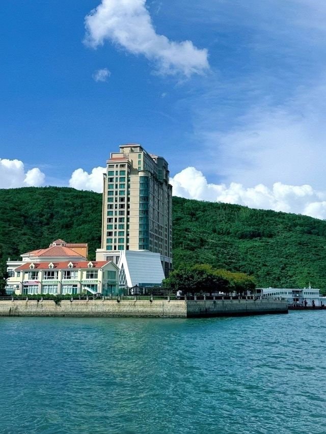 Auberge Discovery Bay Hong Kong: A Peaceful Escape with Stunning Sea Views! 🌊⛱️