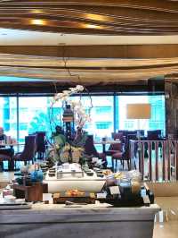 🇮🇩✨ Jakarta’s Artful Hideaway: Live the Suite Life at Raffles! 🎨🏰