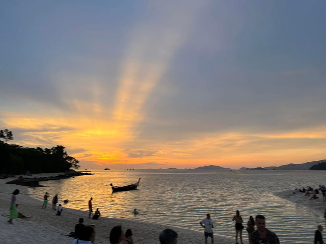 หาดซันเซ็ท (Sunset Beach)