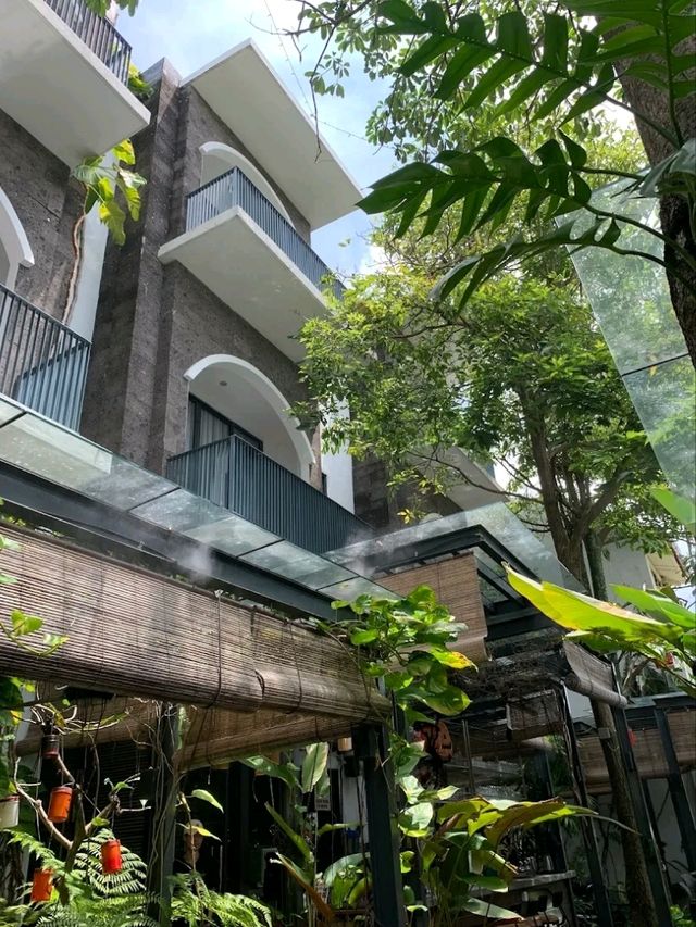 “Riverside Heritage Boutique: Culture, Comfort & Charm”