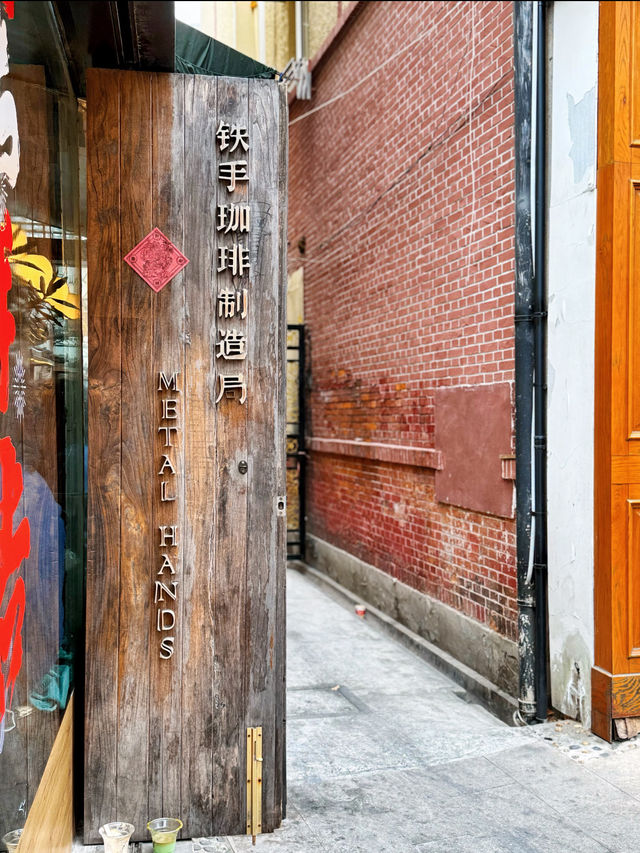 Metal Hands, Shanghai