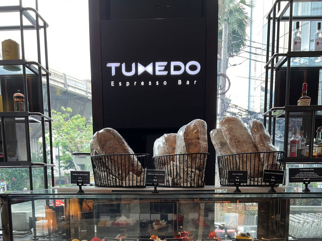 ☕️ A Quiet Touch of Class – Coffee & Pastries at Tuxedo Espresso Bar