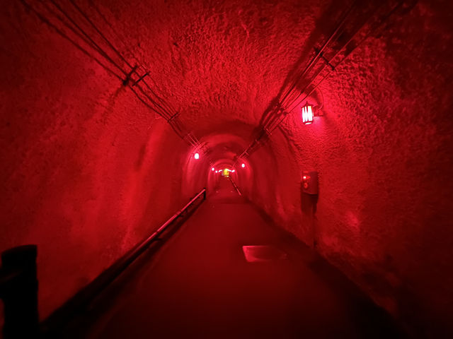 🌄 Enchanting Depths – Kiyotsu Gorge (Tunnel of Light)