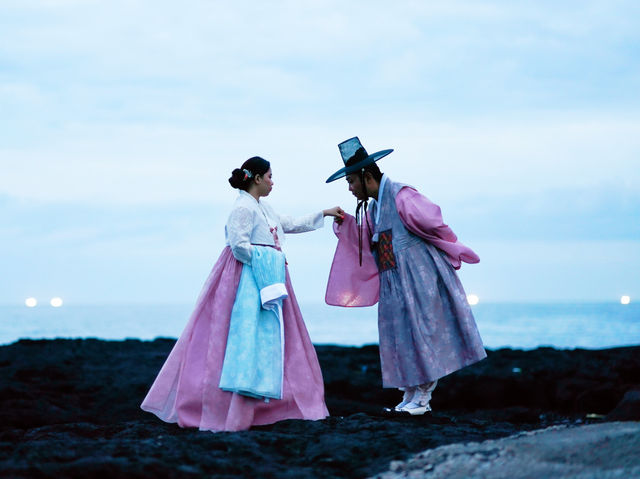 📸 Dress Like a Queen: Rent a Korean Hanbok in Jeju and Take Stunning Photos at Your Favorite Spot 👘