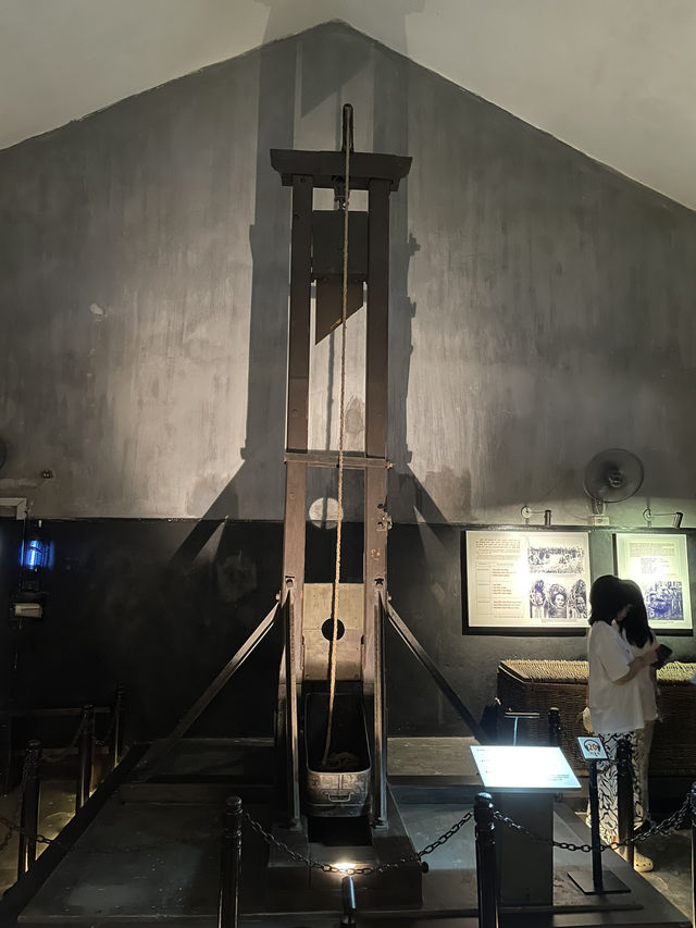 ｜越南｜河內火爐監獄（Hoa Lo Prison）-鐵窗下的歷史印記