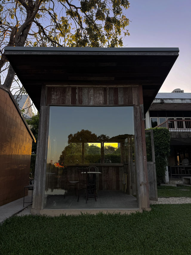 ร้านกาแฟมู้ดดี ริมแม่น้ำปิง เชียงใหม่ ☕️🌳