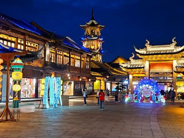 Zhouzhuang is so beautiful at night as well!!!