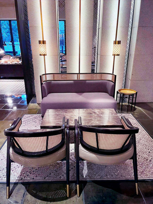 Seven Lobby Bar: Stylish Urban Hideaway for Cocktails & Chill Vibes