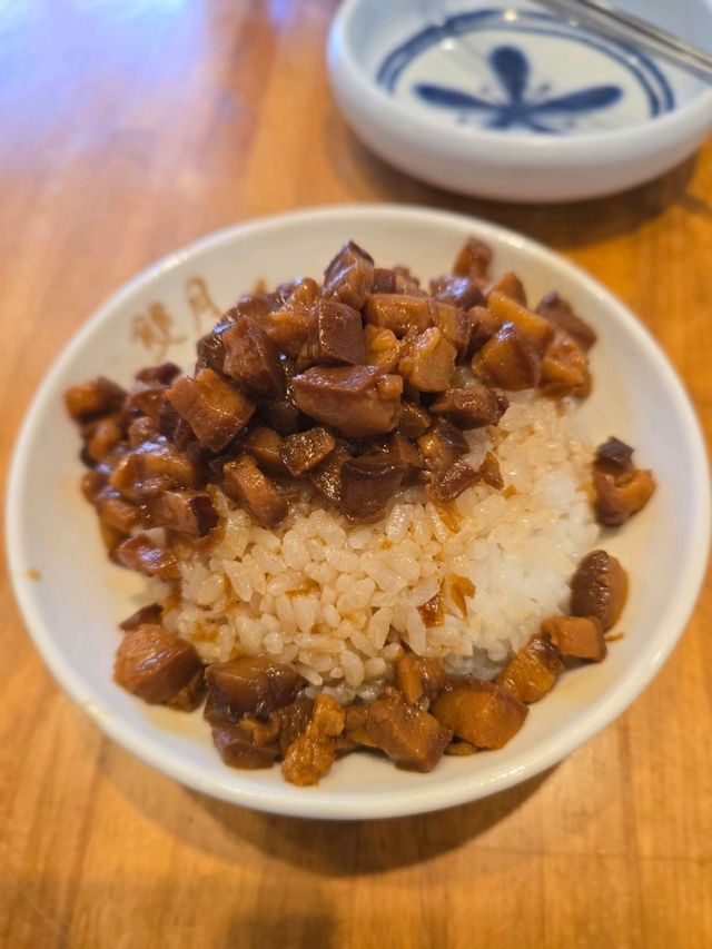 台北網紅燉雞湯台菜店