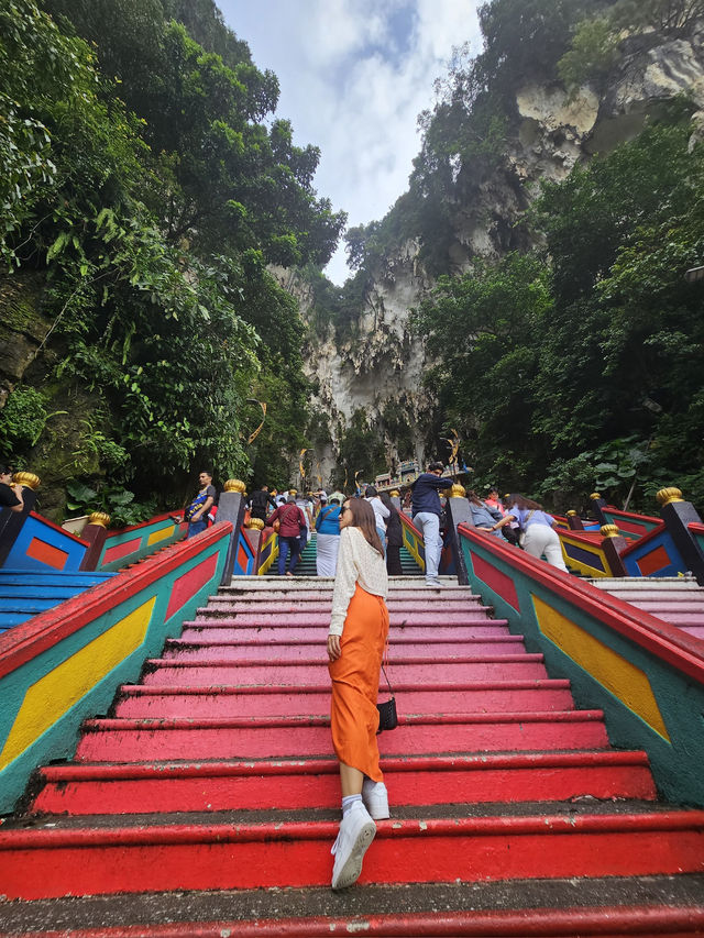 🌈✨ Batu Caves – Where culture meets color and nature