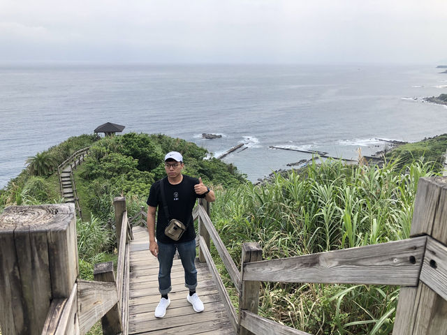 🌊 大石鼻山步道｜花蓮最美海堤木棧道，輕鬆登頂看海 