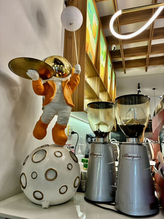 LYN’S Coffee 