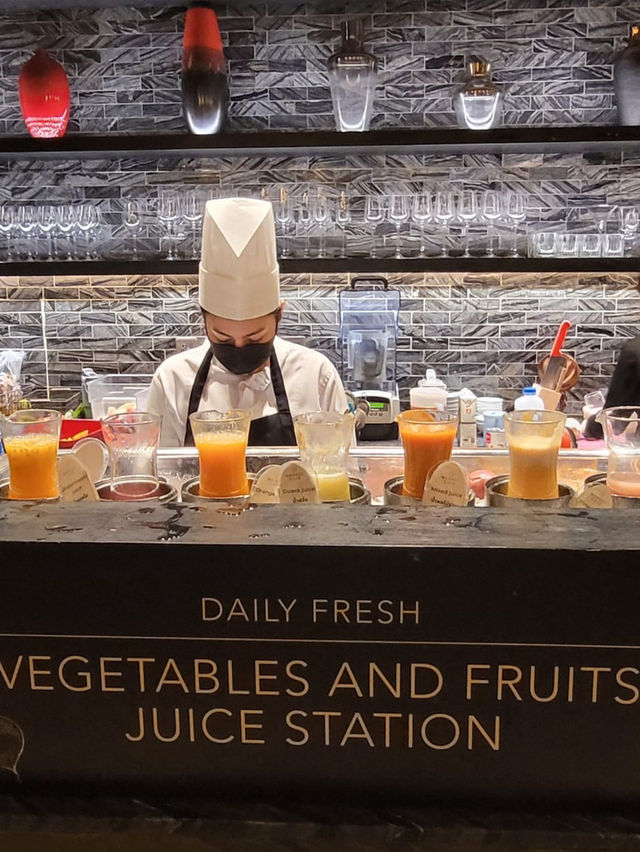🌆 Skyline Luxury & Urban Pulse: A Chic Stay at Hyatt Regency Bangkok Sukhumvit 