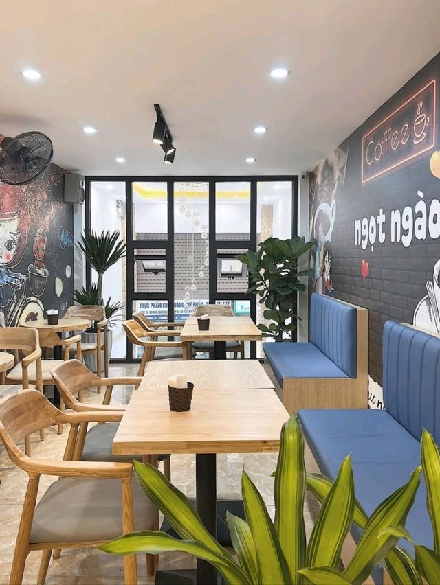 EE Earth Coffee & Bakery