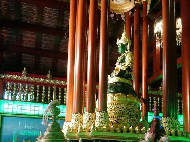 ไหว้..พระหยกเชียงราย