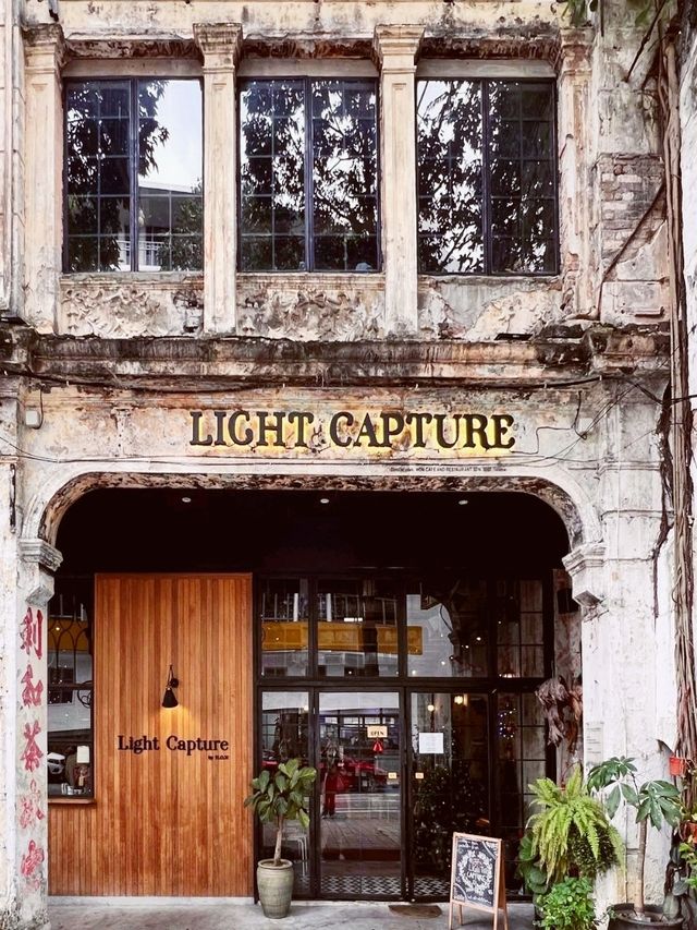 Light capture Cafe
