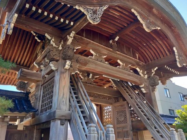 金澤 | 東本願寺金澤別院，是石川縣最具代表性的寺廟之一