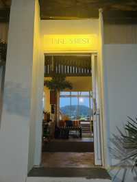 Take a rest คาเฟ่ริมทะเล จันทบุรี นั่งเพลินทั้งวัน