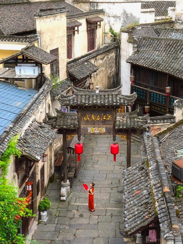 📍 Hongjiang Ancient Commercial City