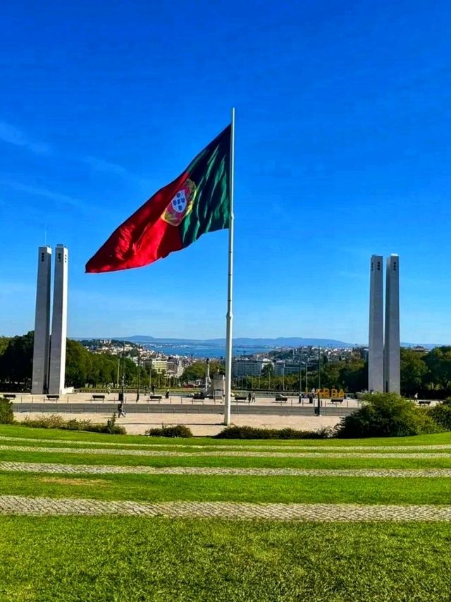 🏰Guarding the City from Above – São Jorge Castle, Lisbon