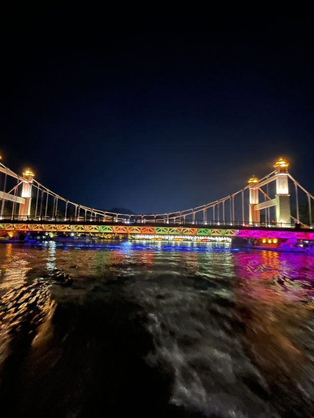 Enjoy Guilin night through the cruise 