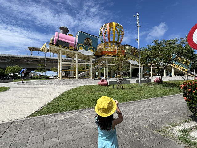 飛天火車也太cool❗️屏東超夯特色公園 打卡x溜小孩現在就出發
