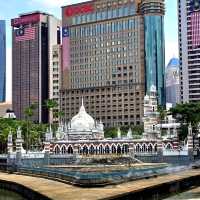 Jamek Sultan Abdul Samad Mosque is one of the historical places in Kuala Lumpur Malaysia. This place is one of the interesting tourist destinations to visit.
