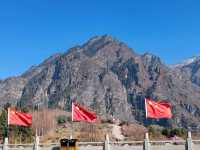 The Fairyland of Yaochi, Embraced by Peaks
