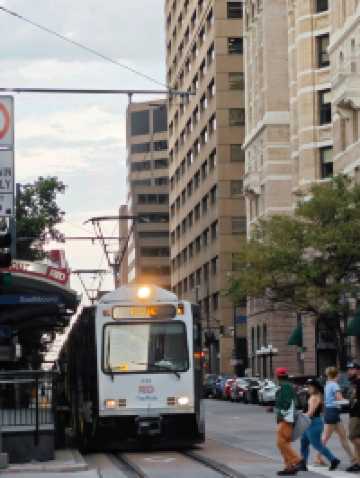 丹佛地標🥏百年聯合車站 · 復古夜色慢遊記🚉✨