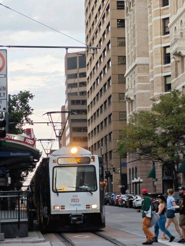 丹佛地標🥏百年聯合車站 · 復古夜色慢遊記🚉✨