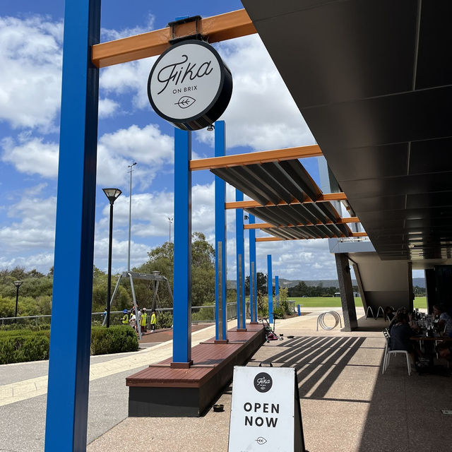 Fika on Brix: คาเฟ่ชิลพาเพื่อนสี่ขามานั่งได้