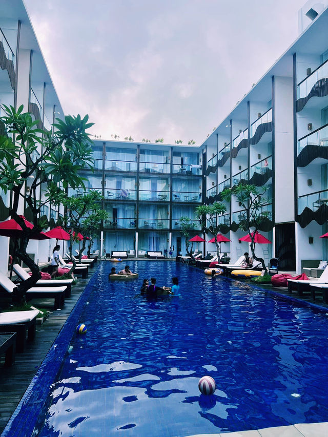 Bali Poolside 🍋 Bali Poolside 🍋