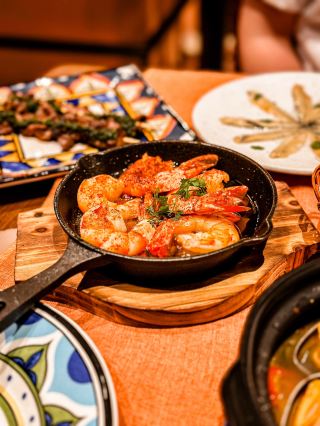 A subtly intoxicating Spanish restaurant in Causeway Bay! Casa 218, a chic Tapas eatery.