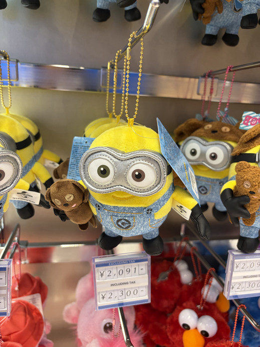 🎢 USJ shop opens after security screening at Kansai Airport