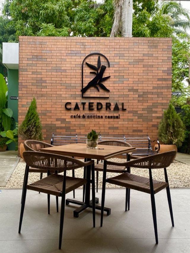【ドミニカ】サンペドロ大聖堂前の大人気カフェ⛪️