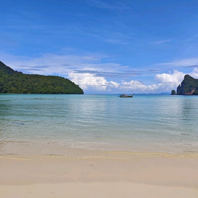 🌅 Wandering Phi Phi: A Slow Travel Escape