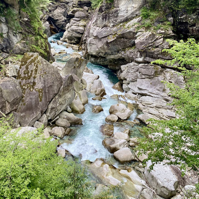 Trekking through Ticino 