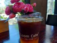 คาเฟ่สวนปลาคาร์ฟและวิวหุบเขา