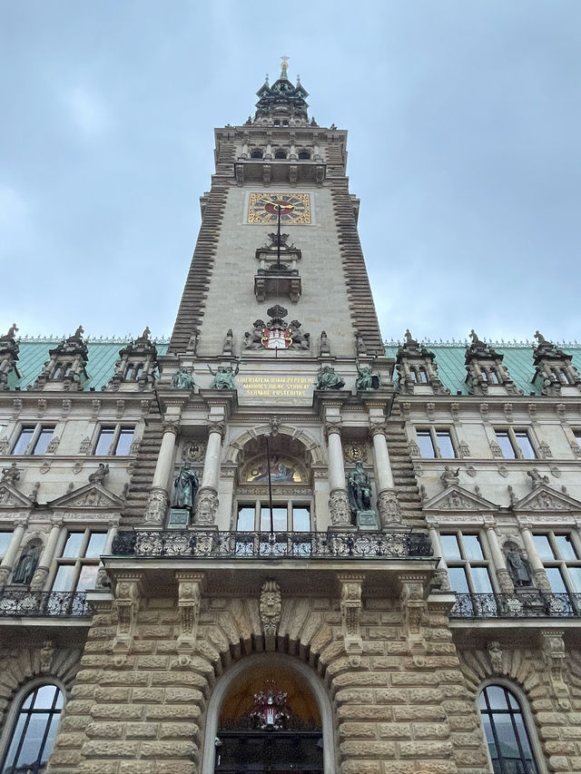 Frost & Found: Chasing Christmas Magic in Hamburg