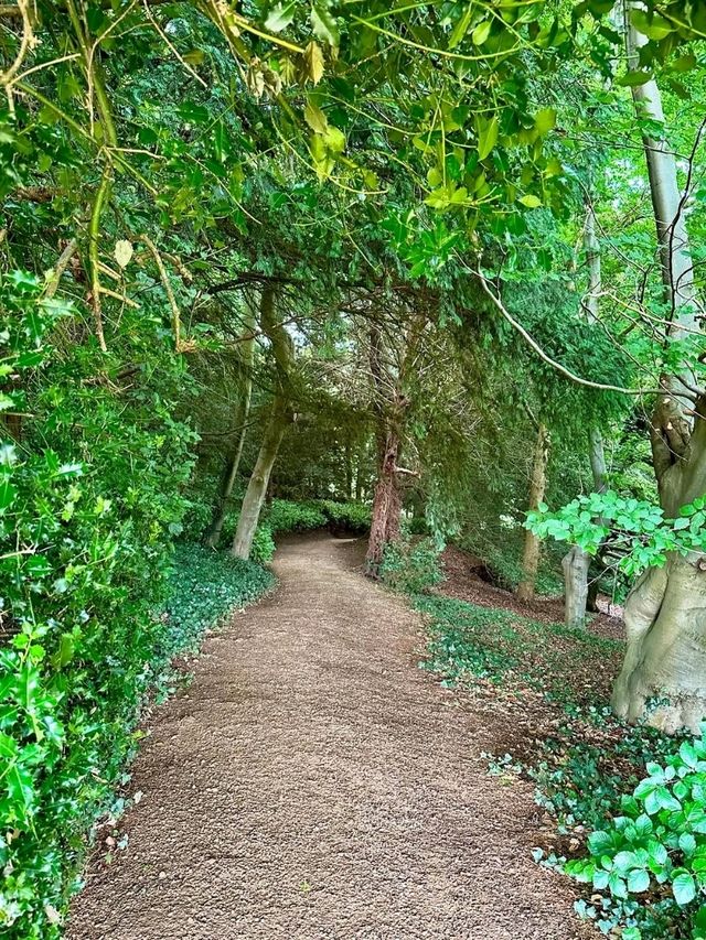 🌿 Rousham Gardens – England’s Timeless Landscape Escape