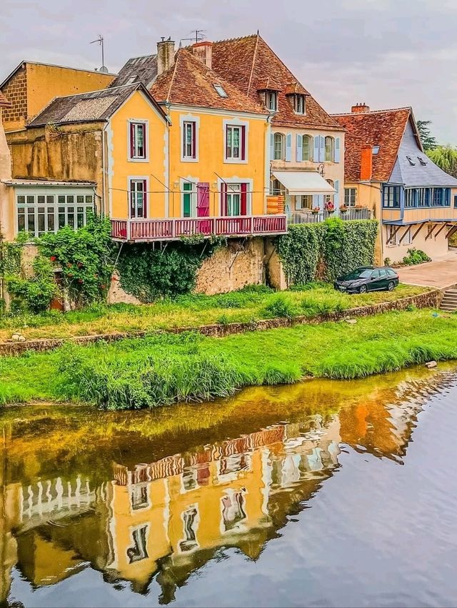 🏞️ Reflections of Time – Argenton-sur-Creuse, France