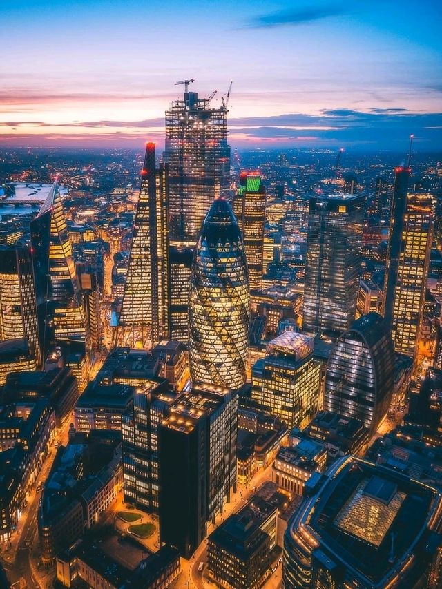 🎡👑 “Royal Icons & Urban Rhythm: A Day in Timeless London” 🇬🇧