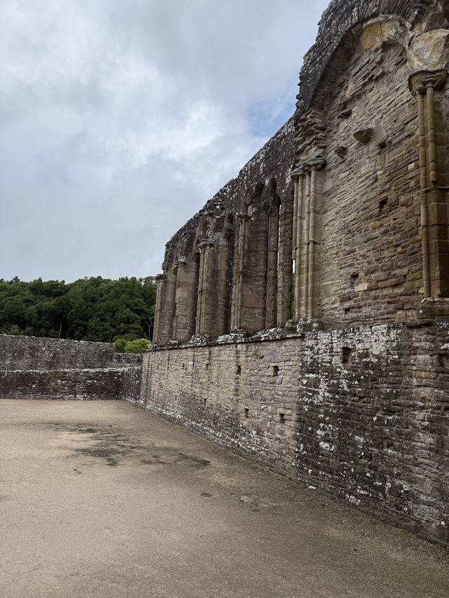 The Monumental Tintern Abbey, How Can A Ruin Be So Mesmerising?!